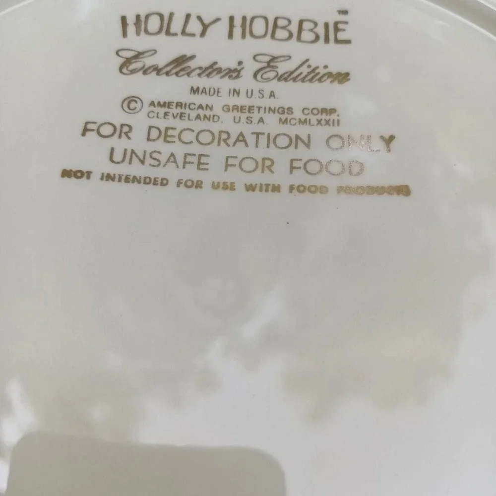 ge Holly Hobbie porcelain collector plate dated 1972. Made in the USA